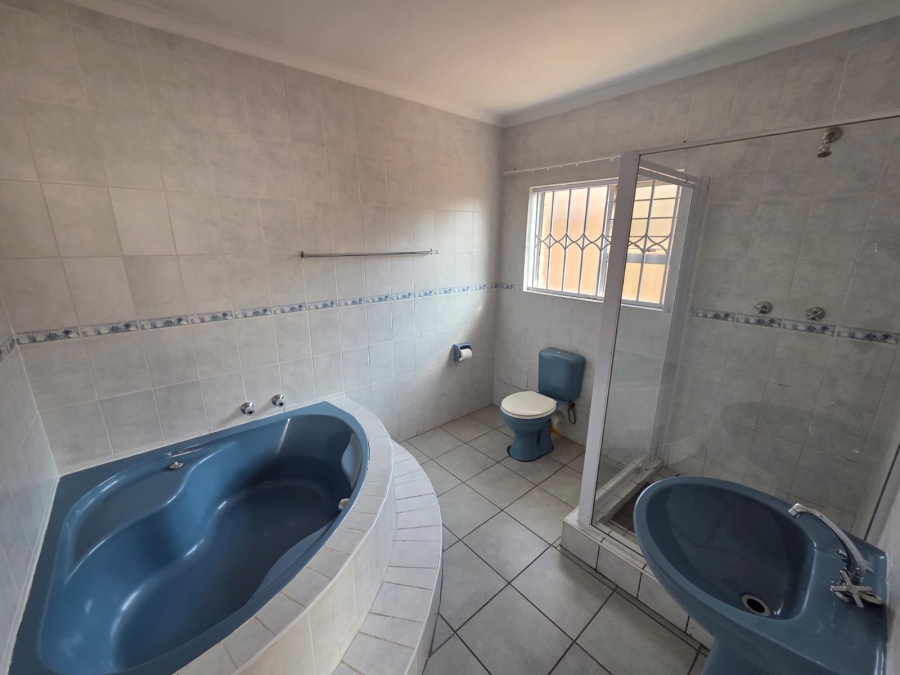 To Let 3 Bedroom Property for Rent in Summerstrand Eastern Cape